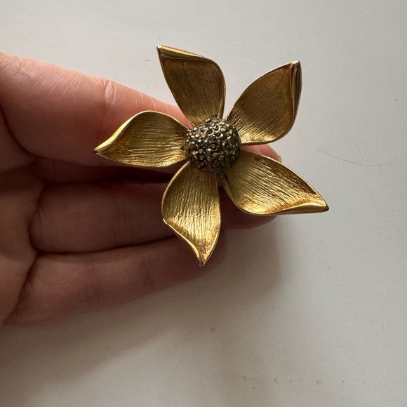 Statement Flower Ring - Picture 1 of 6